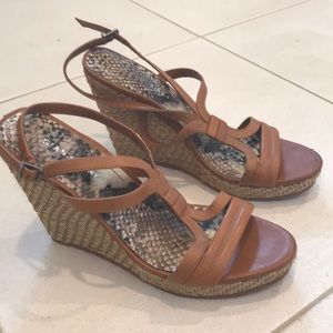 Gianni Bini tan wedge